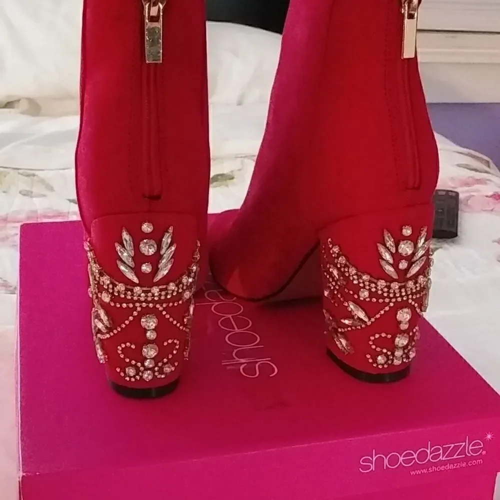 NIB Shoedazzle Lisa size 6 beautiful Red Jeweled ankle Boots with 4” heel
